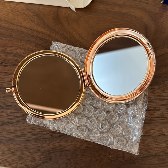 NuFace compact makeup double sided mirror. New - Picture 4 of 4